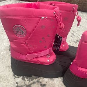 Snow boots
